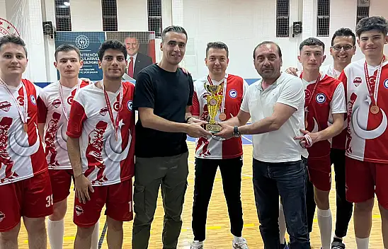 Konya hakemleri, futsalda terledi