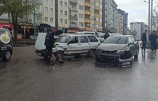 Konya'nın kavşağında korkutan kaza!