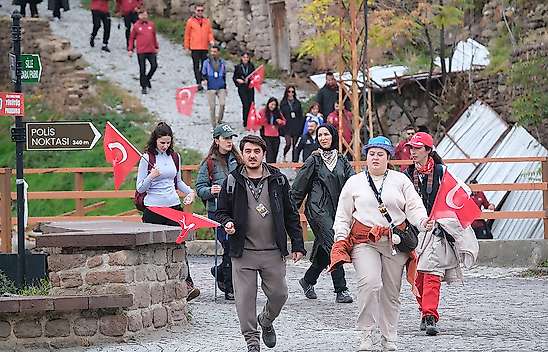 Konya Sille'de bayraklarla Cumhuriyet yürüyüşü gerçekleştirildi