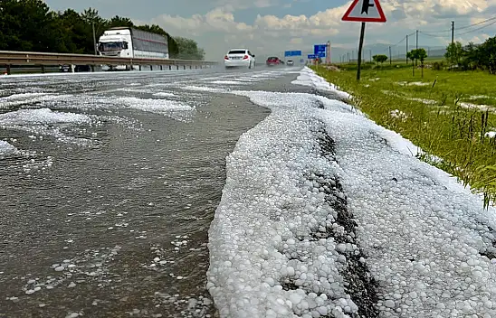 Konya yolunda ceviz büyüklüğünde dolu yağdı