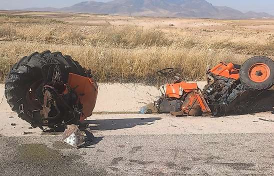 Konya yolunda feci kaza! Kamyonetle traktör çarpıştı