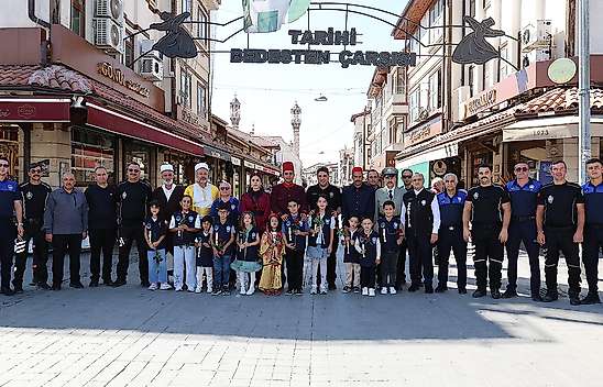 Konya zabıtasından 200. yıl kutlaması: Tarihi üniformalarla esnaf ziyareti