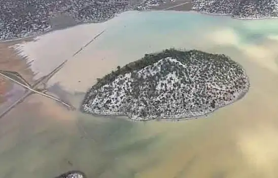 Konya'da yağış bereketi kuru ovayı Meke Gölü'ne benzetti