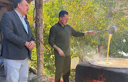 Konyalı vekil pekmez kaynattı