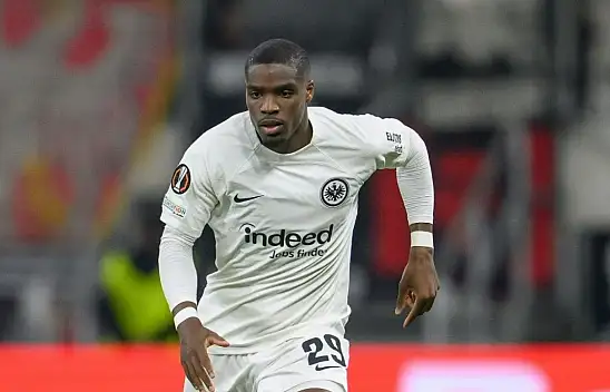 Konyaspor Fransız sol bek ile masada