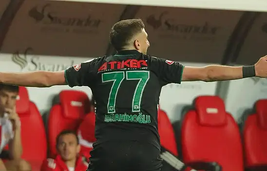 Konyaspor'un başarılı ismi ilki yaşadı