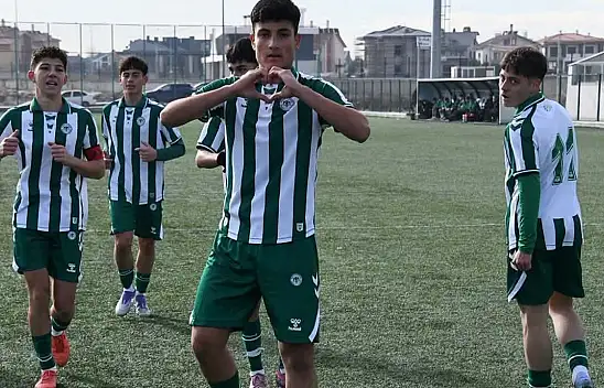 Konyaspor'un genç ismi gol krallığı tacını taktı