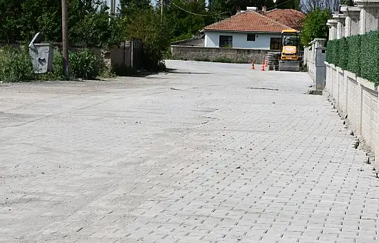 Kulu'da mahallelere kilitli parke taşı seriliyor