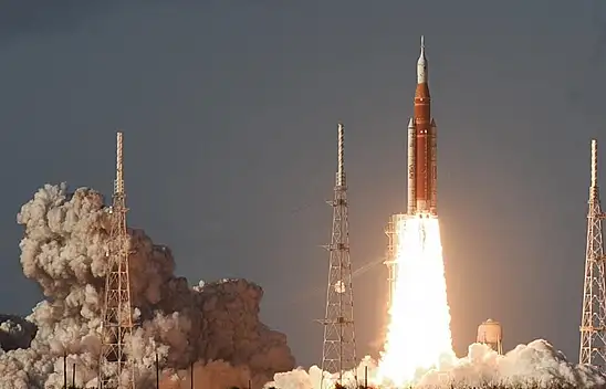 NASA , Orion uzay aracını Ay'a fırlattı