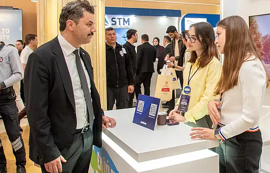 Rektör Yılmaz, İKAF'26'da stantları ziyaret etti