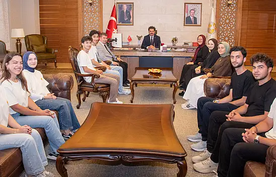 Şampiyonlardan Rektör Yılmaz'a ziyaret