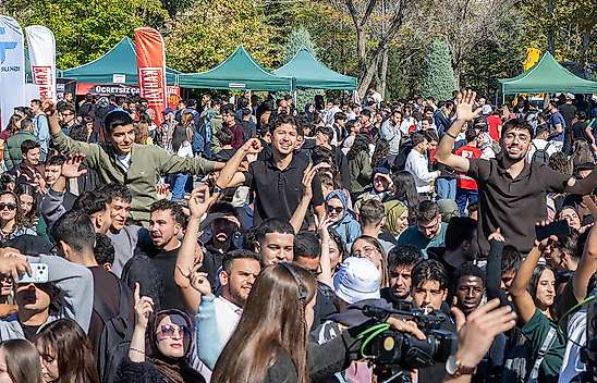 Selçuk Üniversitesinde binlerce öğrenci şenlikte buluştu