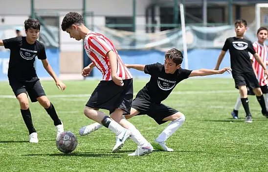 Selçuklu'da okullar futbolda terliyor