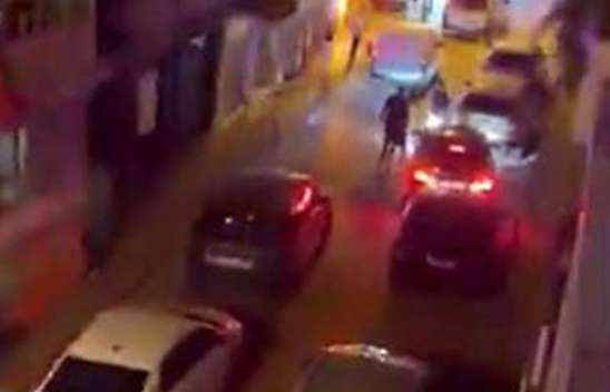 Sokak ortasında silahla çatıştılar! 5 kişi yaralandı