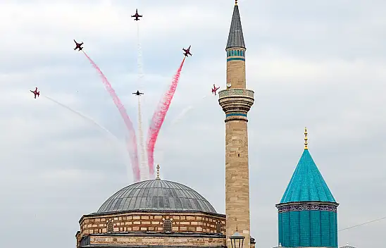 Türk Yıldızları'ndan Konya semalarında büyüleyen gösteri