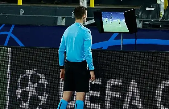UEFA'dan hakemlikte yeni dönem