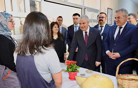 Vali Akın, TÜBİTAK projelerini öğrencilerden dinledi
