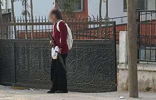 Van'da okula silahla gelen öğrencinin fotoğrafı ortaya çıktı