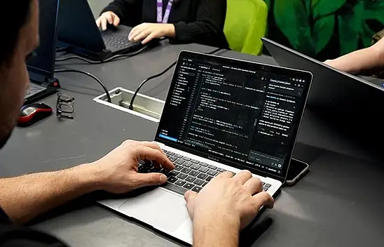 Yapay zekadaki gelişmeler, düşük maliyetli küçük bilgisayar satışlarını artırdı