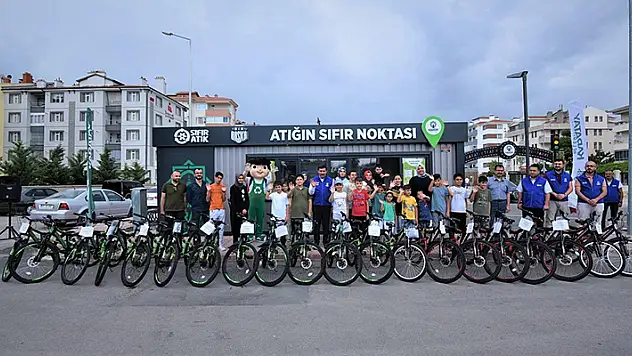 '1 Atık Çok Şey Değiştirir' konulu atık toplama yarışmamız sona erdi
