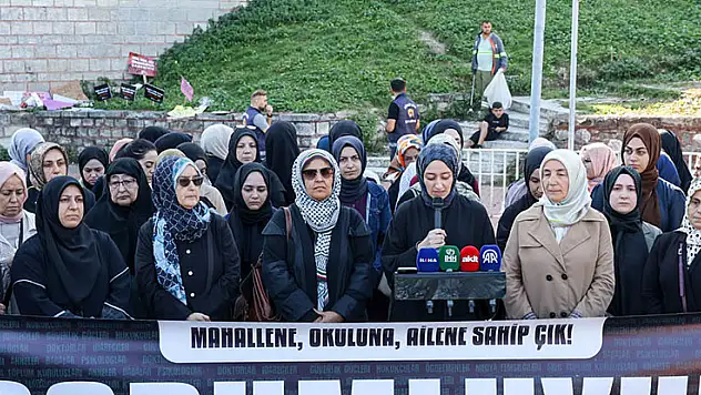  35 STK'dan artan şiddet olaylar nedeniyle Edirnekapı Surları önünde basın açıklaması
