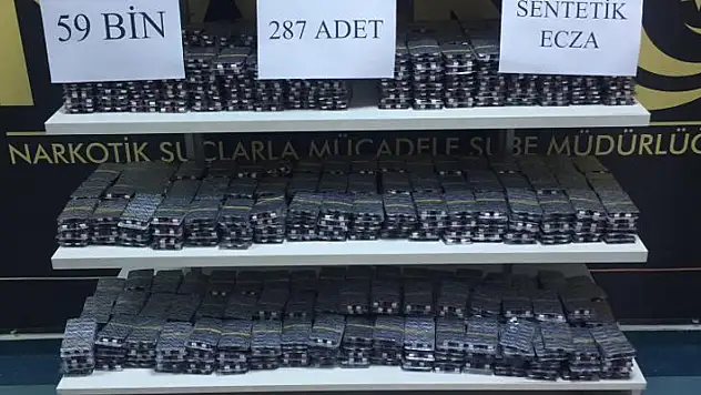  Adana'dan Konya'ya gönderilmek istenen 59 bin 287 sentetik uyuşturucu hap ele geçirildi