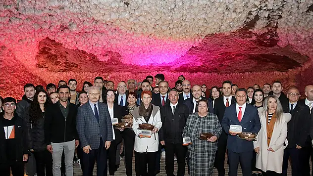 'Ağrı Dağı Solunum Zirvesi' Tuzluca Tuz Terapi Merkezi'nde gerçekleştirildi