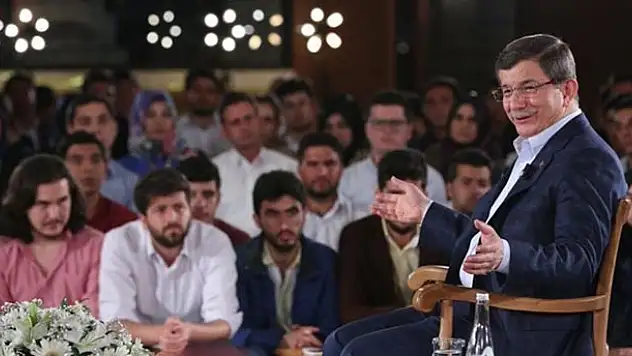 #AhmetHocaGençlerle etiketi twitter'da gündem oldu