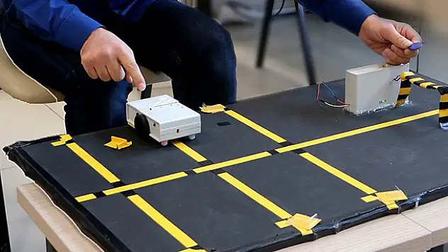 ''Akıllı Otopark Sistemi'' Robot Yarışmasında Finalde