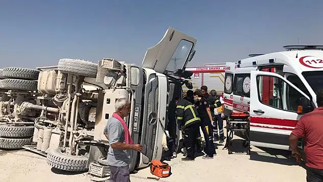  Aksaray - Konya kara yolu üzerinde  kantarda devrilen beton mikserinin sürücüsü yaralandı
