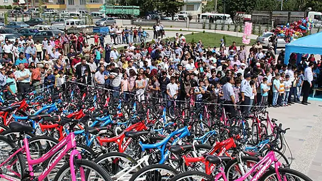  Akşehir Belediyesinden namaza giden 333 çocuğa bisiklet