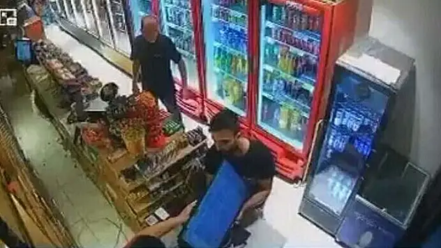 'Alacağım var' deyip, marketteki oyun makinesini götürmeye çalışan şüpheli tutuklandı

