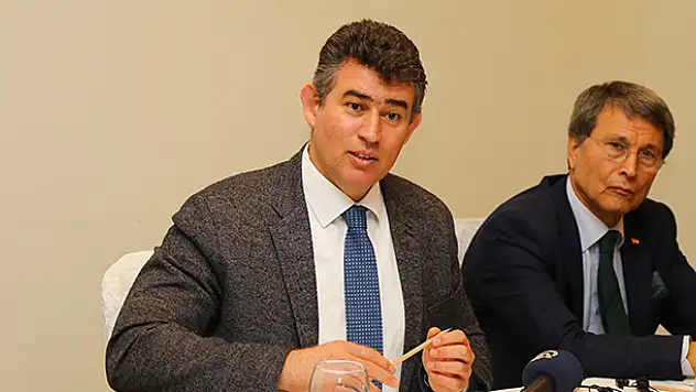''Anayasa değişikliği, demokratik başkanlık sistemi değil'
