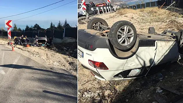  Antalya'dan Konya'ya tatil için yola çıkanların içinde bulunduğu otomobil kaza yaptı: 9 kişi yaralandı