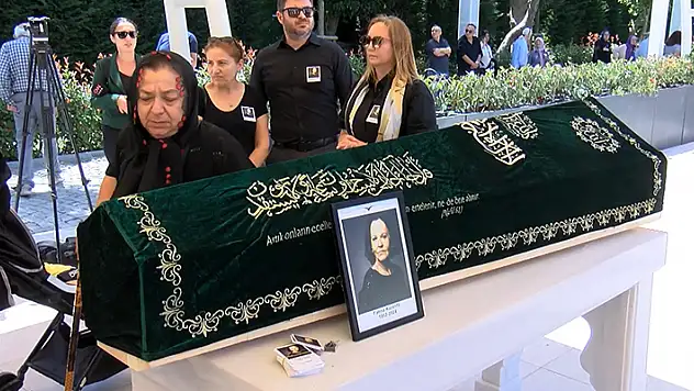  Aşk-ı Memnu'nun Şayeste'si oyuncu Fatma Karanfil son yolculuğuna uğurlandı