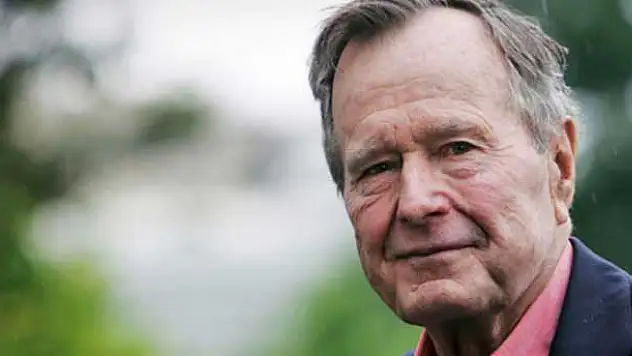 'Baba Bush' boynunu kırdı