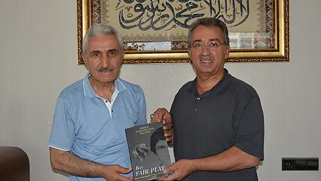 'BAY FAİR-PLAY'  kitabını takdim etti