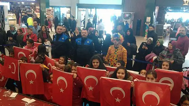 'Bayrakları en güzel yerlere asmak vatandaşlık görevimiz'