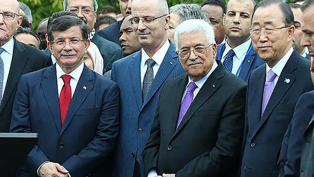'BM'de dalgalanan insanlık onurunun bayrağıdır'