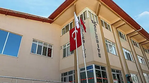 'Burdur Belediyesi'ni başkanın akrabaları doldurdu' iddiası