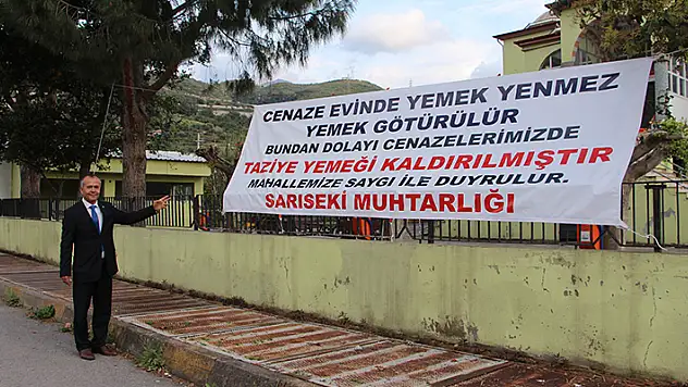 'Cenaze evinde yemek yenmez, yemek götürülür' diyen muhtar, ilk icraat olarak mahallesinde cenaze yemeğini kaldırdı
