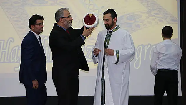  Cezaevinde hafız oldu, icazetini aldı 