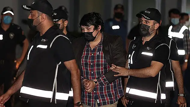 'Çiftlik Bank' kurucusu Mehmet Aydın Türkiye'ye getirildi ve gözaltına alındı
