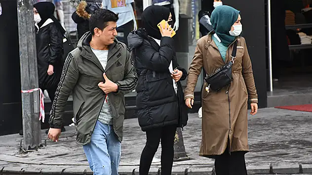 'Çok yüksek riskli' Konya'da kurallara uymayan vatandaşlar tepki çekiyor