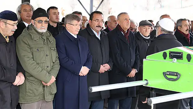  Davutoğlu Konya'da, dayısının cenaze törenine katıldı