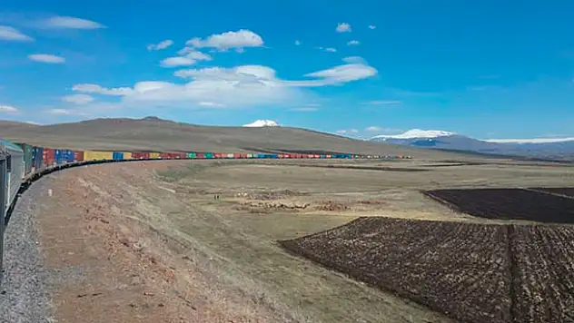 'Dev ihracat treni' Orta Asya'ya doğru yola çıktı