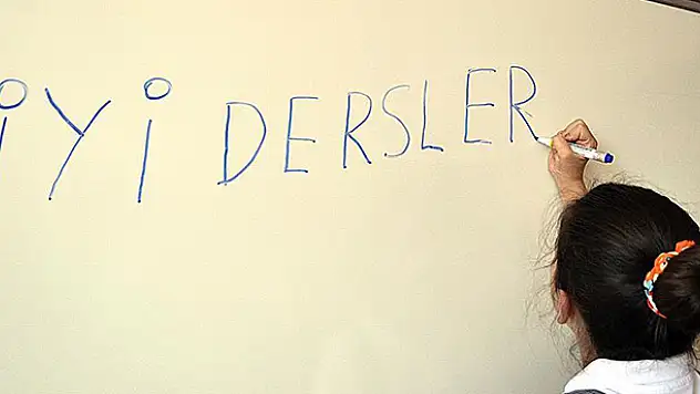 'Dik temel yazıyla daha kolay okuma yazma öğrenilecek'