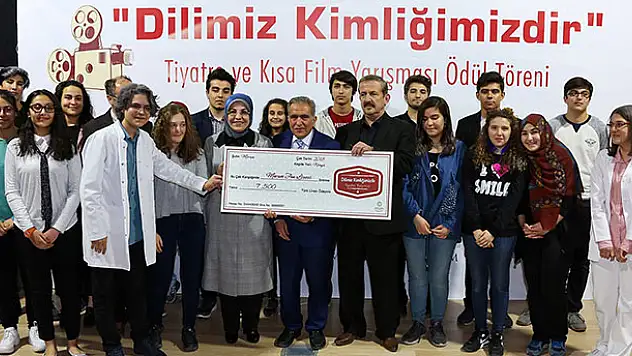'Dilimiz Kimliğimizdir' yarışmasının ödülleri verildi