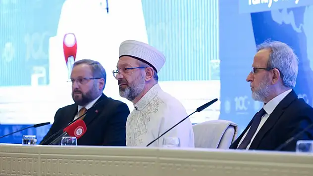  Diyanet İşleri Başkanı Erbaş, Konya'da düzenlenen 10. Yurt Dışı Din Hizmetleri Konferansı'nda konuştu