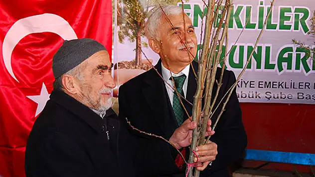 'Emekliler diksin, torunları yesin'